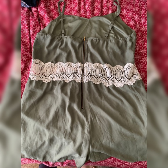 Romper - Picture 2 of 4